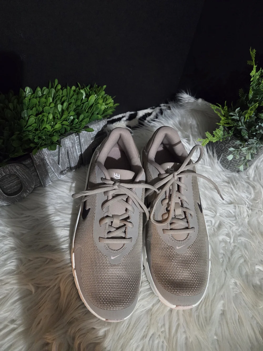 Nike Flex Train Taupe/Black and Light Pink Athletic Sneakers. Unisex 10W, 8.5M